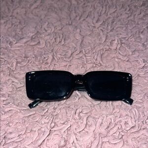 Chic Black Rectangular Sunglasses